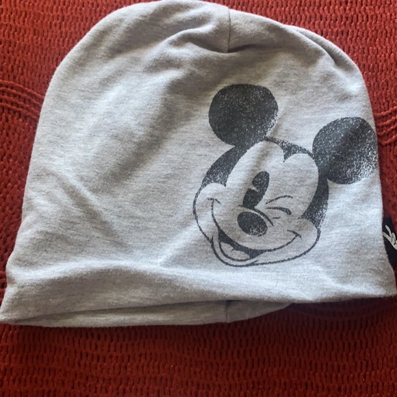 Beanie and infinity scarf - Picture 4 of 6